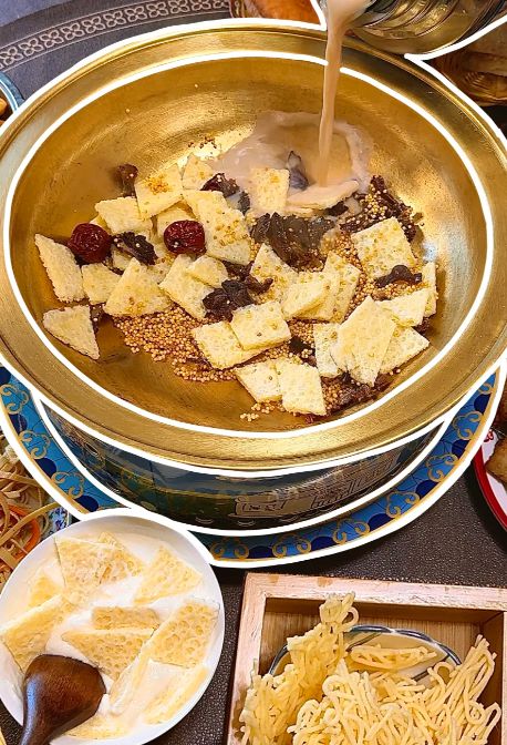 钱怎么玩八天内蒙旅游攻略惊险刺激路线pg电子试玩内蒙8天双人定制游多少(图2)