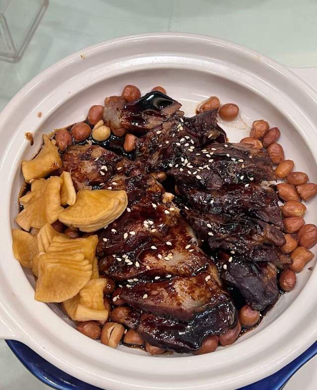 开了快40年的老店特色菜吃撑了！pg电子免费模拟器游戏广州这家(图4)