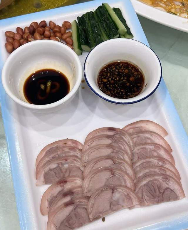 开了快40年的老店特色菜吃撑了！pg电子免费模拟器游戏广州这家(图8)